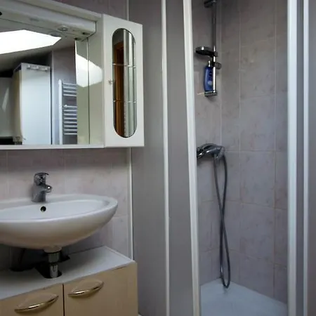 Apartma Perc *